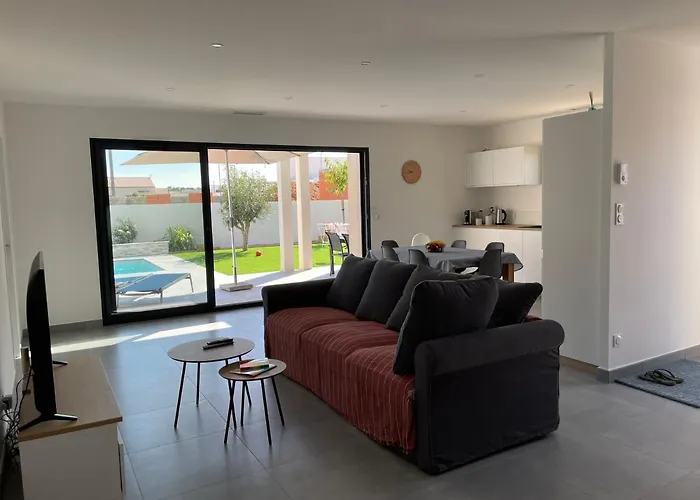 Neuve 5 Etoiles Avec Piscine Chauffée, à 900m Des Plages Villa