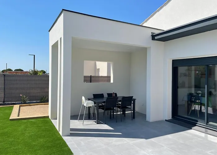 Neuve 5 Etoiles Avec Piscine Chauffée, à 900m Des Plages Villa